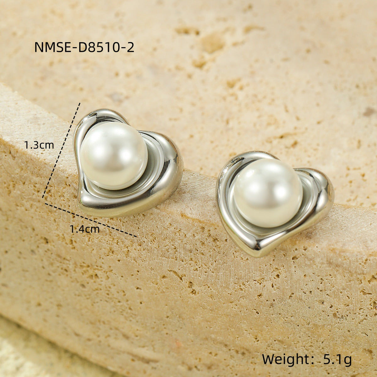 Retro Light Luxury High Grade Stainless Steel Gold Plated Heart Inlaid Pearl Titanium Steel Ear Studs Earrings Ornament