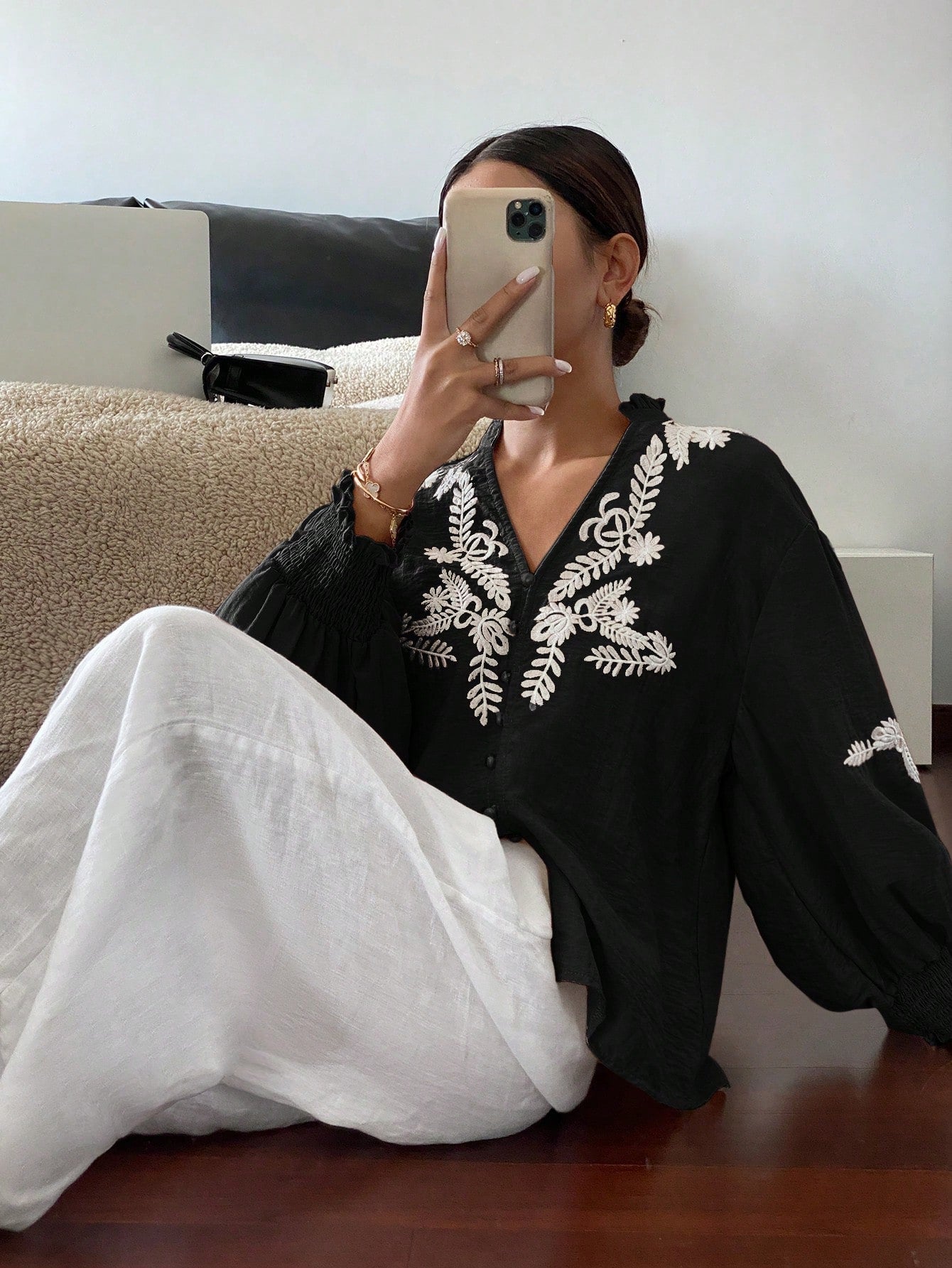 V neck Solid Color Machine Embroidery Pearl Single Breasted Lantern Long Sleeve Top